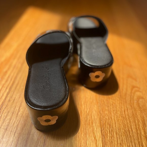 Lisa Says Gah - Dakota Flatform - Picture 3 of 4